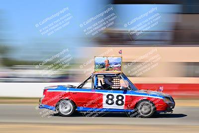 media/Sep-29-2024-24 Hours of Lemons (Sun) [[6a7c256ce3]]/StartFinish (245p-330p)/